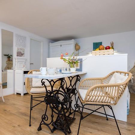 Charming Studio Apartment At House Rustica With Terrace And Nearby Parking Punat Kültér fotó