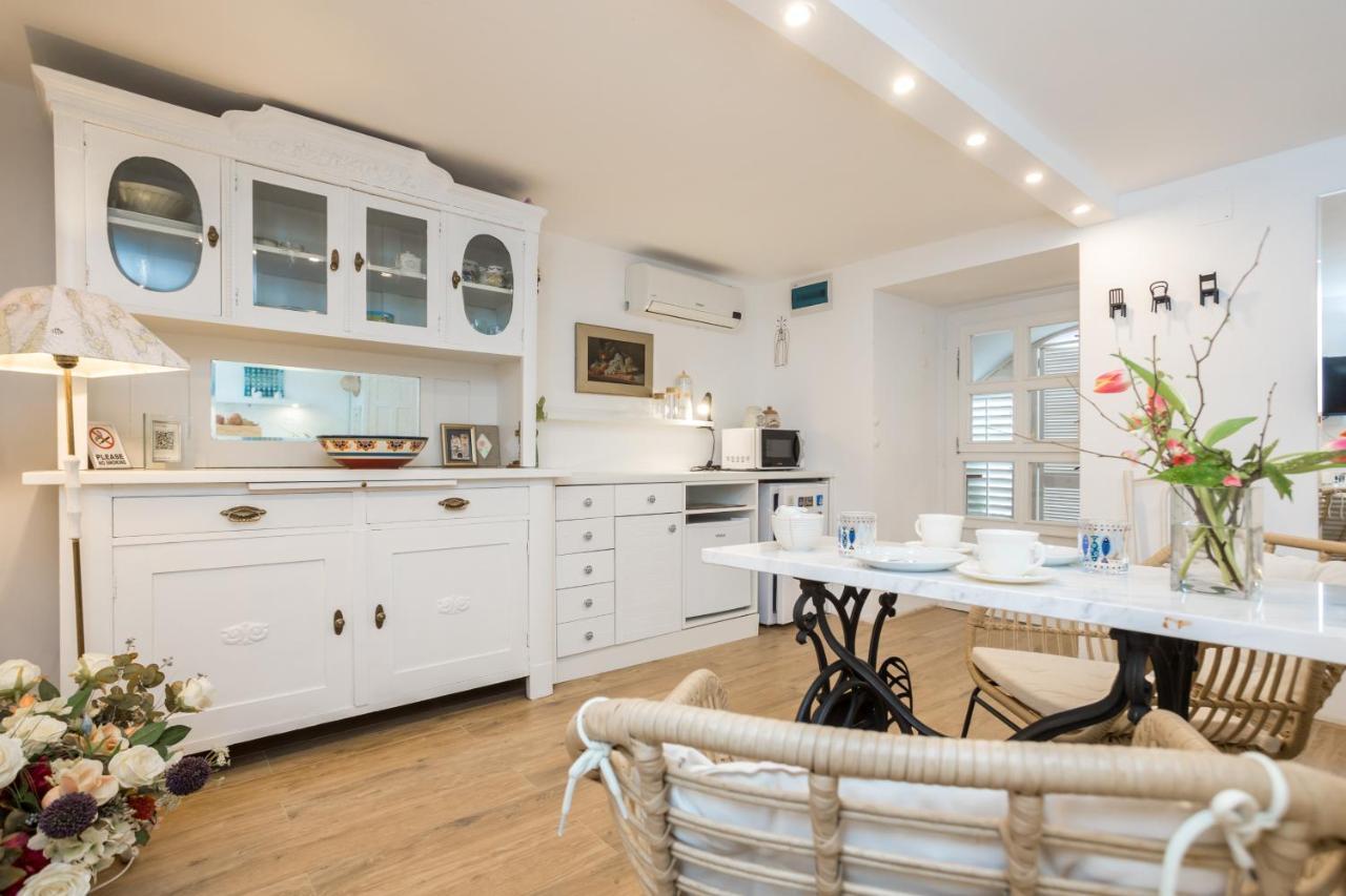 Charming Studio Apartment At House Rustica With Terrace And Nearby Parking Punat Kültér fotó