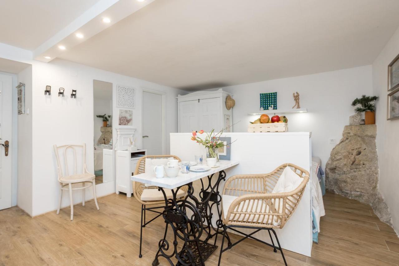 Charming Studio Apartment At House Rustica With Terrace And Nearby Parking Punat Kültér fotó