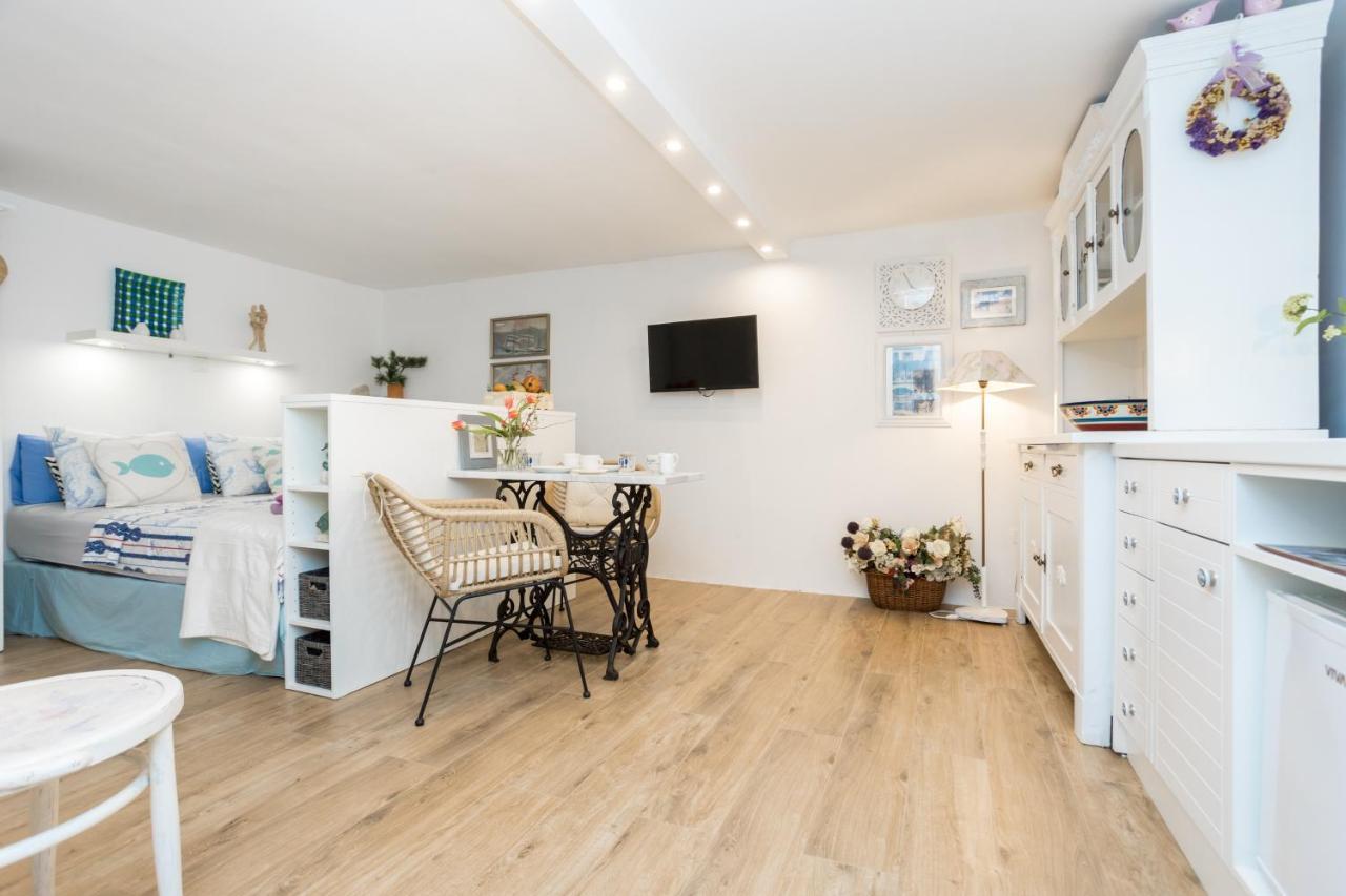 Charming Studio Apartment At House Rustica With Terrace And Nearby Parking Punat Kültér fotó