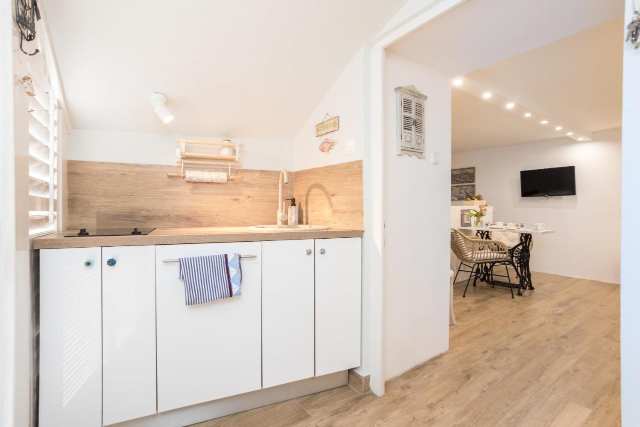 Charming Studio Apartment At House Rustica With Terrace And Nearby Parking Punat Kültér fotó