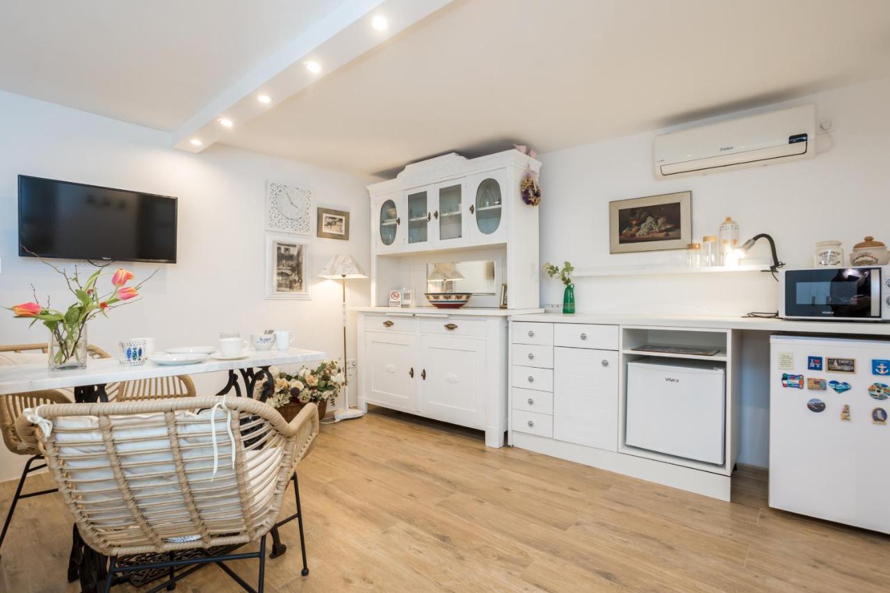 Charming Studio Apartment At House Rustica With Terrace And Nearby Parking Punat Kültér fotó