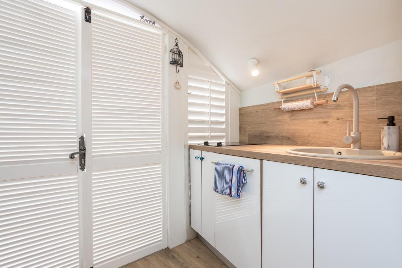Charming Studio Apartment At House Rustica With Terrace And Nearby Parking Punat Kültér fotó