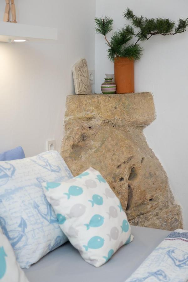 Charming Studio Apartment At House Rustica With Terrace And Nearby Parking Punat Kültér fotó