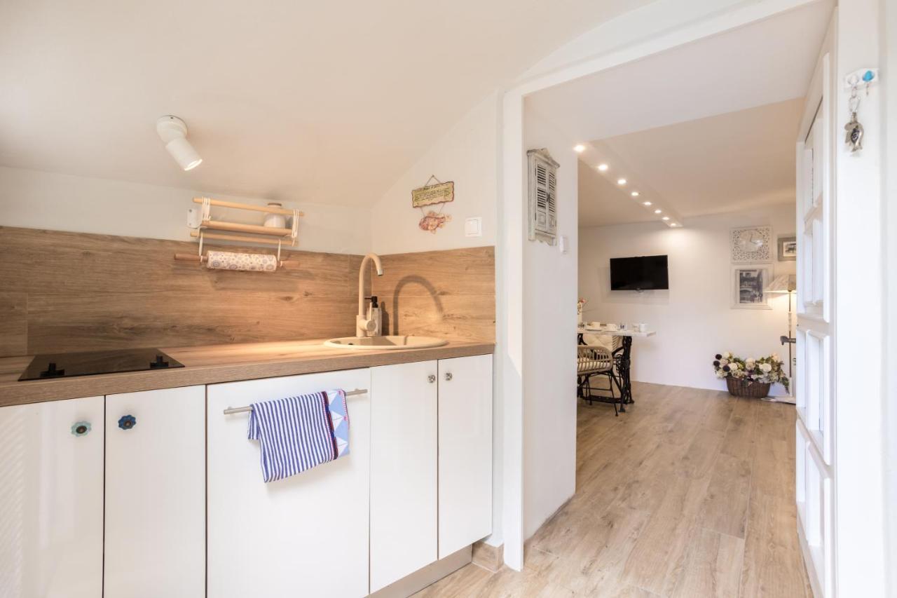 Charming Studio Apartment At House Rustica With Terrace And Nearby Parking Punat Kültér fotó