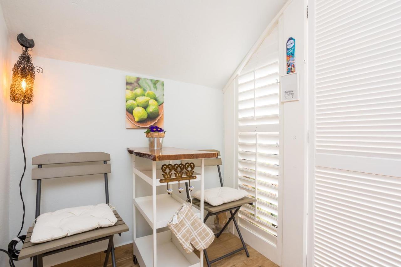 Charming Studio Apartment At House Rustica With Terrace And Nearby Parking Punat Kültér fotó