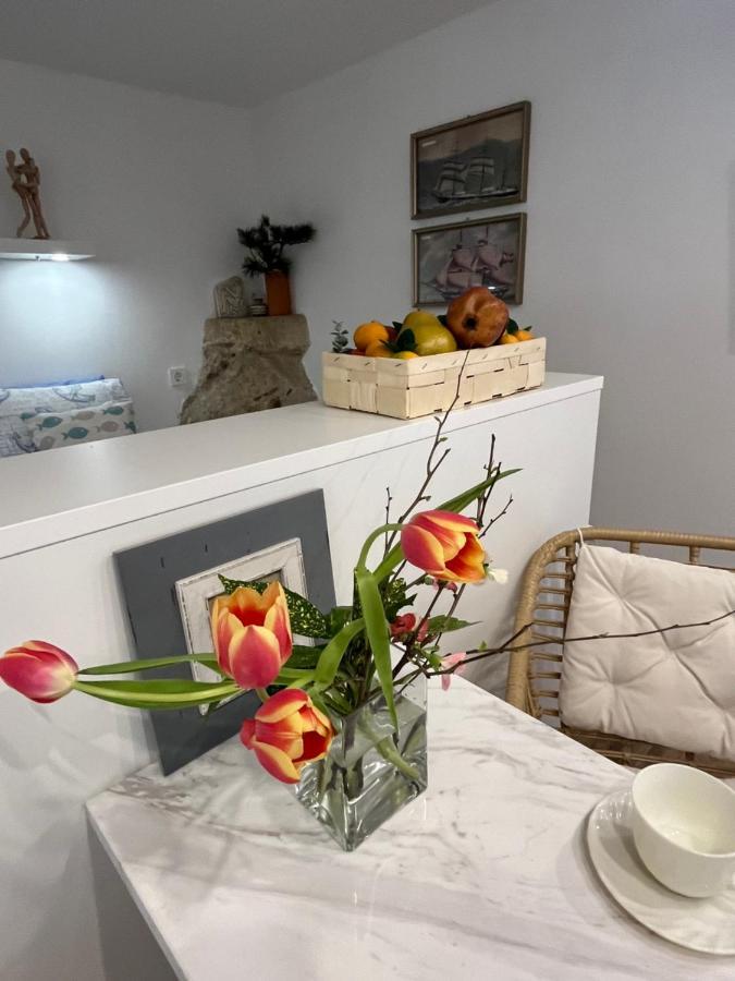 Charming Studio Apartment At House Rustica With Terrace And Nearby Parking Punat Kültér fotó