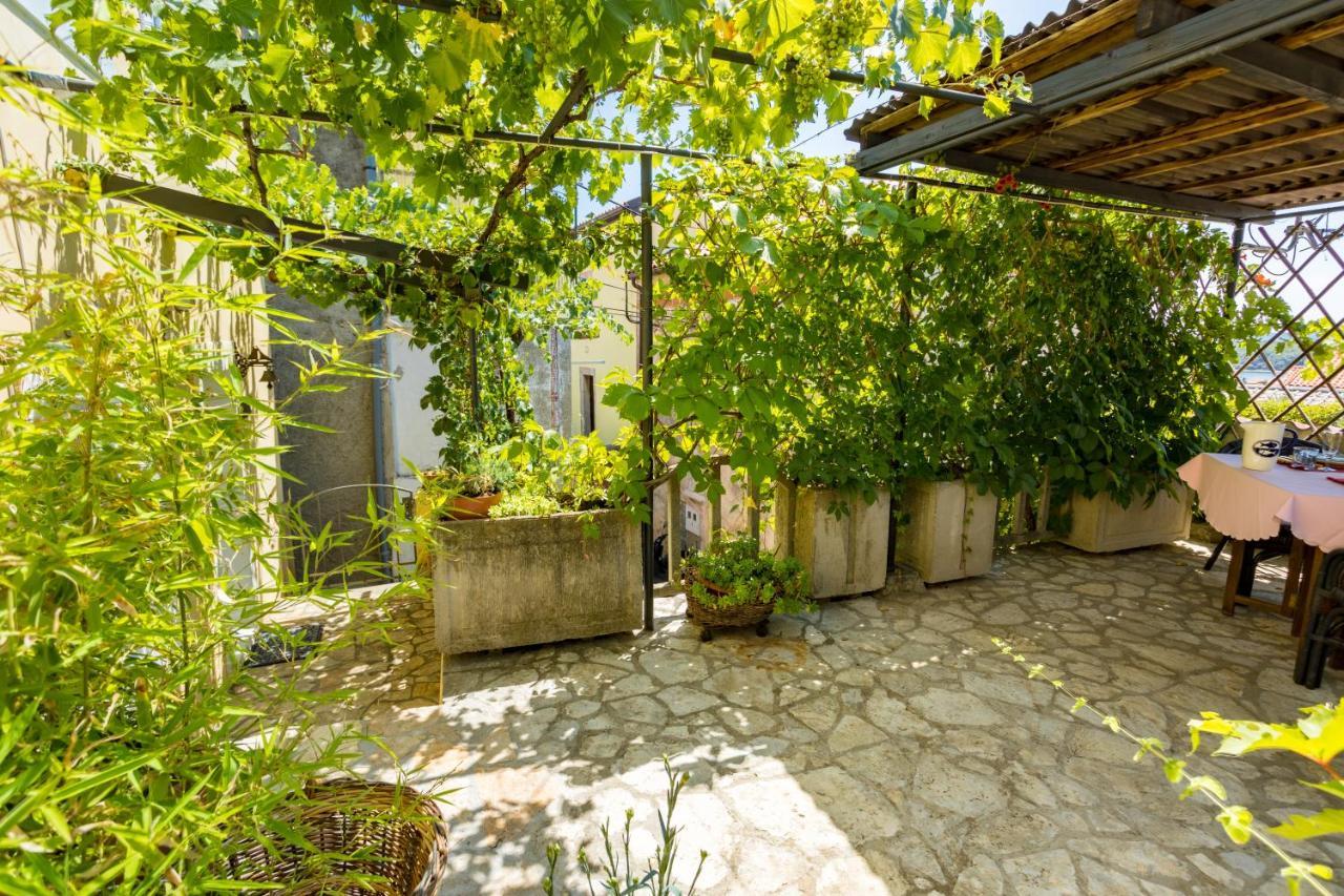 Charming Studio Apartment At House Rustica With Terrace And Nearby Parking Punat Kültér fotó