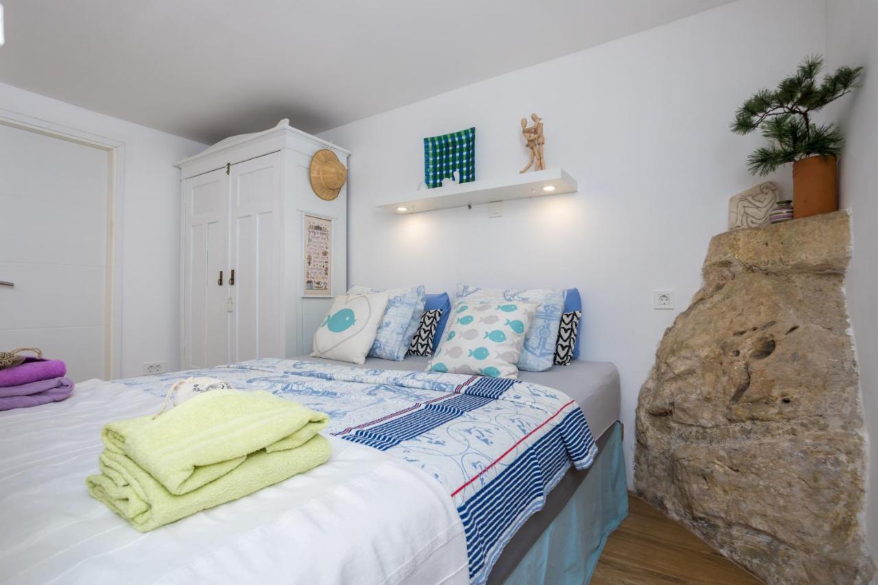 Charming Studio Apartment At House Rustica With Terrace And Nearby Parking Punat Kültér fotó