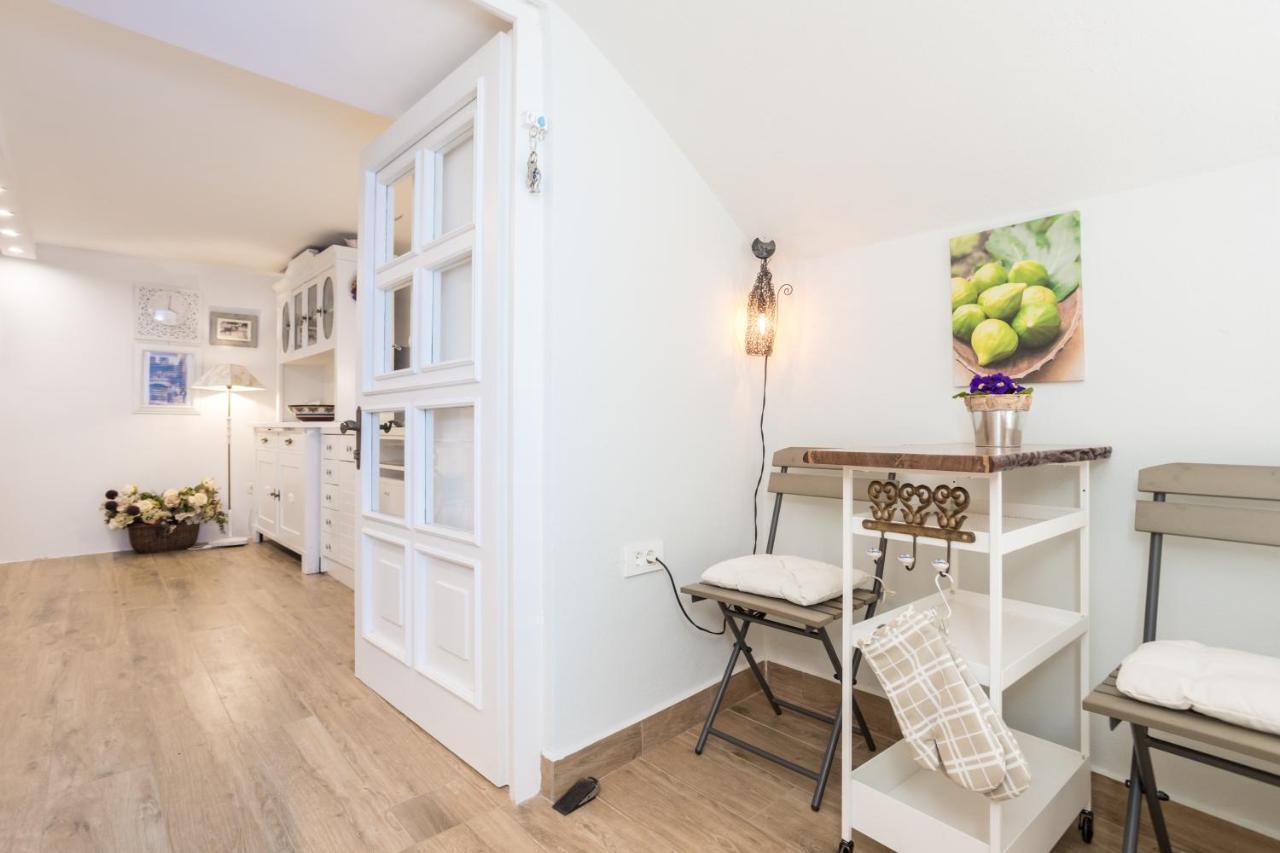 Charming Studio Apartment At House Rustica With Terrace And Nearby Parking Punat Kültér fotó