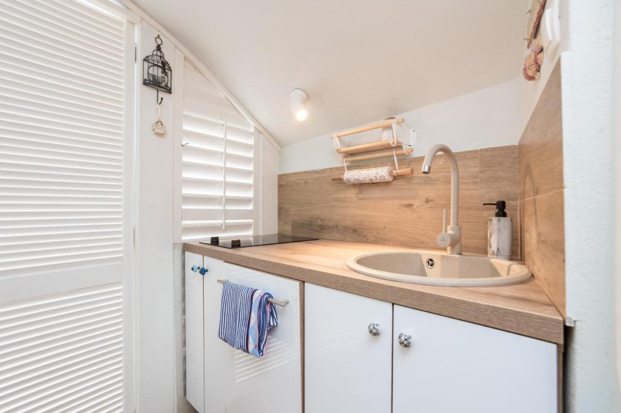 Charming Studio Apartment At House Rustica With Terrace And Nearby Parking Punat Kültér fotó
