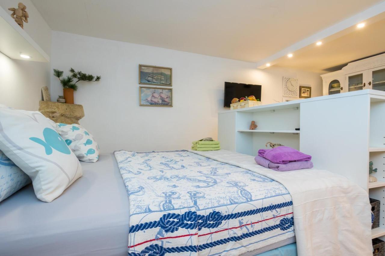 Charming Studio Apartment At House Rustica With Terrace And Nearby Parking Punat Kültér fotó