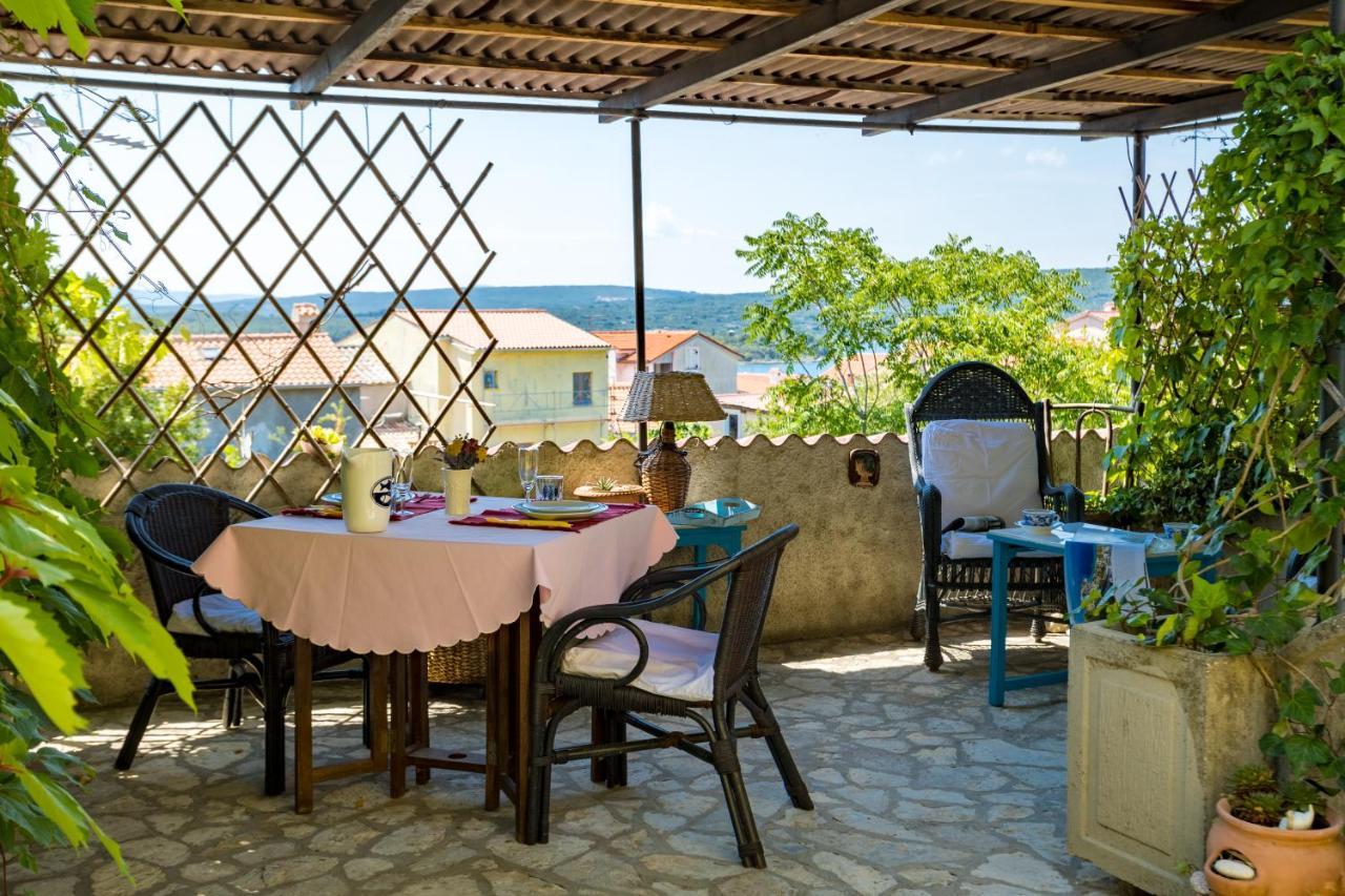Charming Studio Apartment At House Rustica With Terrace And Nearby Parking Punat Kültér fotó