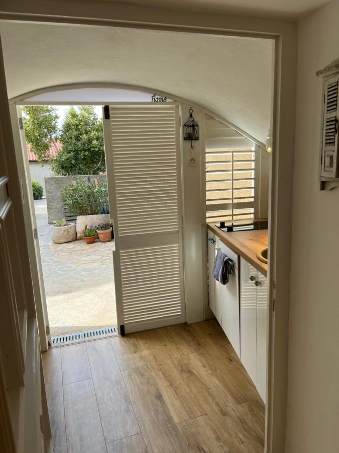 Charming Studio Apartment At House Rustica With Terrace And Nearby Parking Punat Kültér fotó